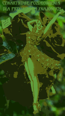 Kobieta w brokatowej sukience pozdrawia w czwartek